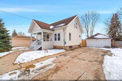 Photo of 250 W CAROLINE Street, MARKESAN, WI 53946 (MLS # 50321356)