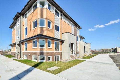 Photo of 400 DONALD DRIVER Way #4, GREEN BAY, WI 54303 (MLS # 50318500)