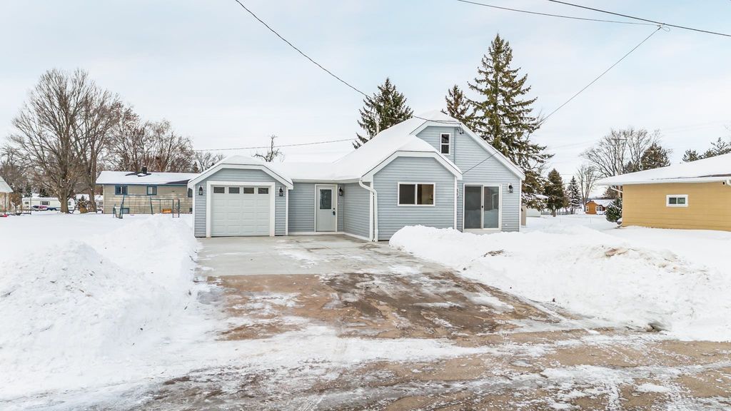 Photo of 720 OAK Street, WINNECONNE, WI 54986 (MLS # 50319161)