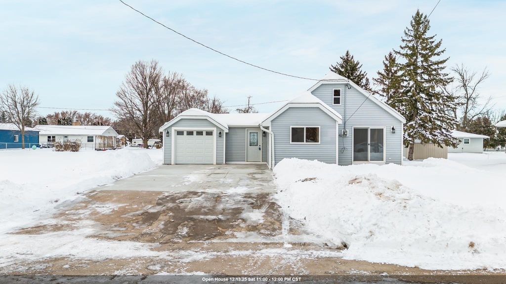 Photo of 720 OAK Street, WINNECONNE, WI 54986 (MLS # 50319161)