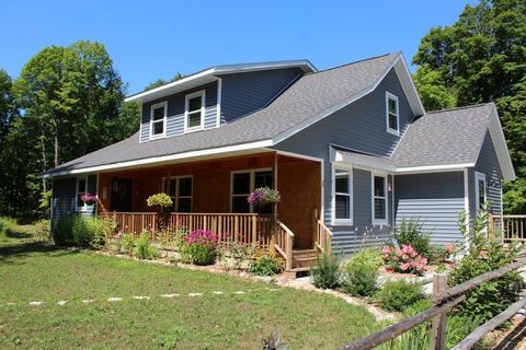 Photo of 3009 N SHORE Drive, CRANDON, WI 54520 (MLS # 50302442)