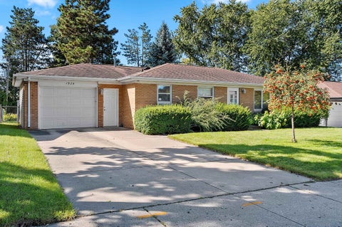 Photo of 1934 DEBRA Lane, GREEN BAY, WI 54302 (MLS # 50332840)