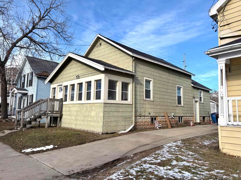 Photo of 504 CEAPE Avenue, OSHKOSH, WI 54901 (MLS # 50319869)