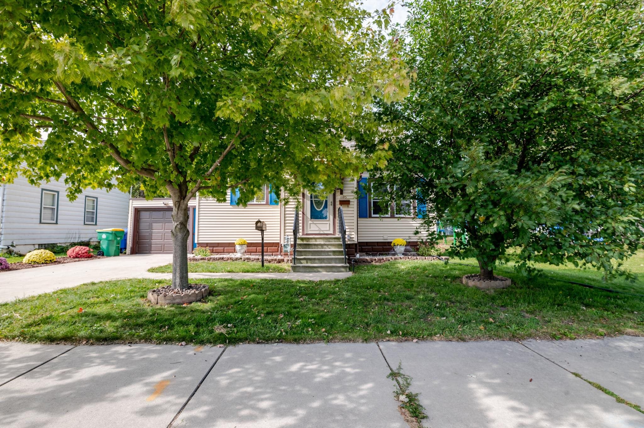 1105 LINCOLN Street