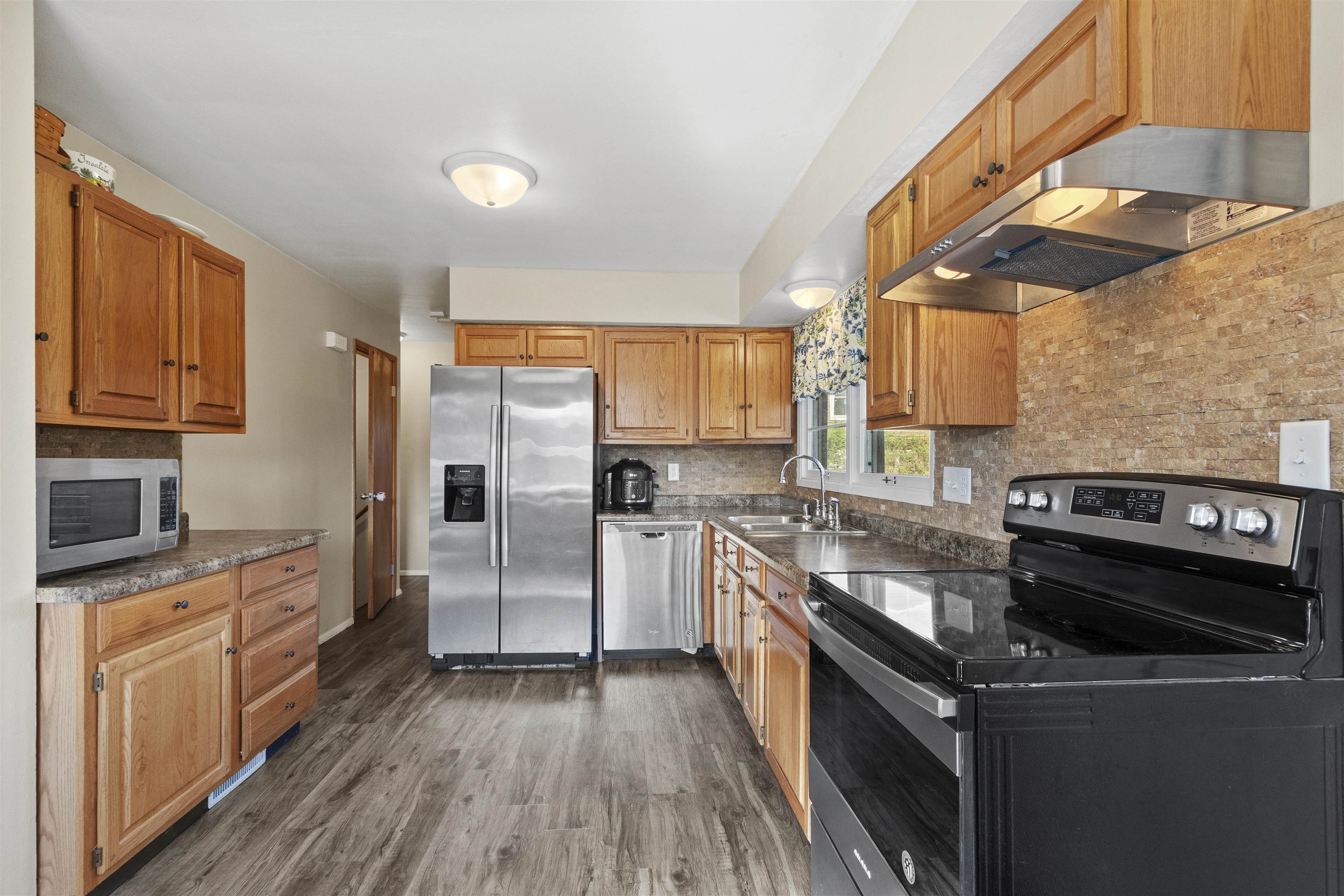 Green Bay, Wisconsin 54304, United States, 3 Bedrooms Bedrooms, ,2 BathroomsBathrooms,Residential,Active,232520