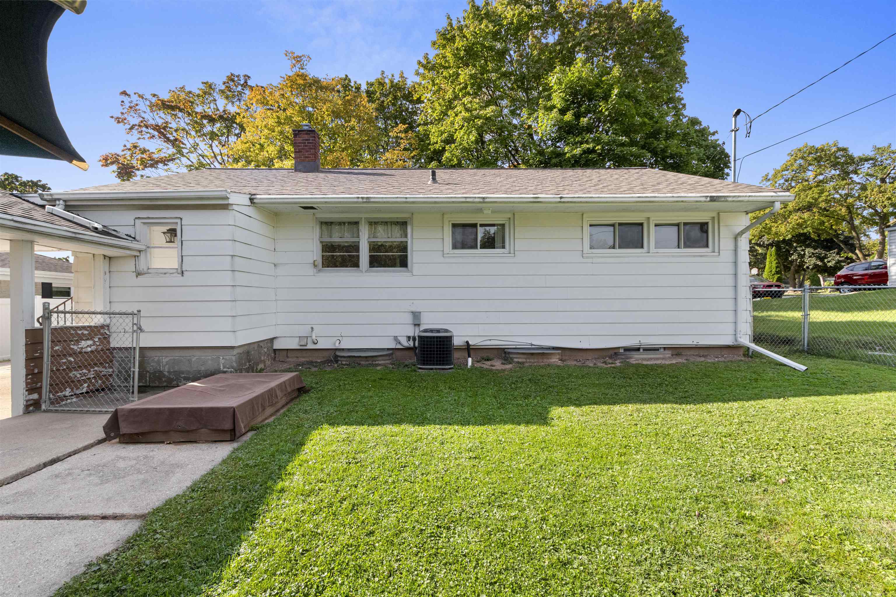 Green Bay, Wisconsin 54304, United States, 3 Bedrooms Bedrooms, ,2 BathroomsBathrooms,Residential,Active,232520