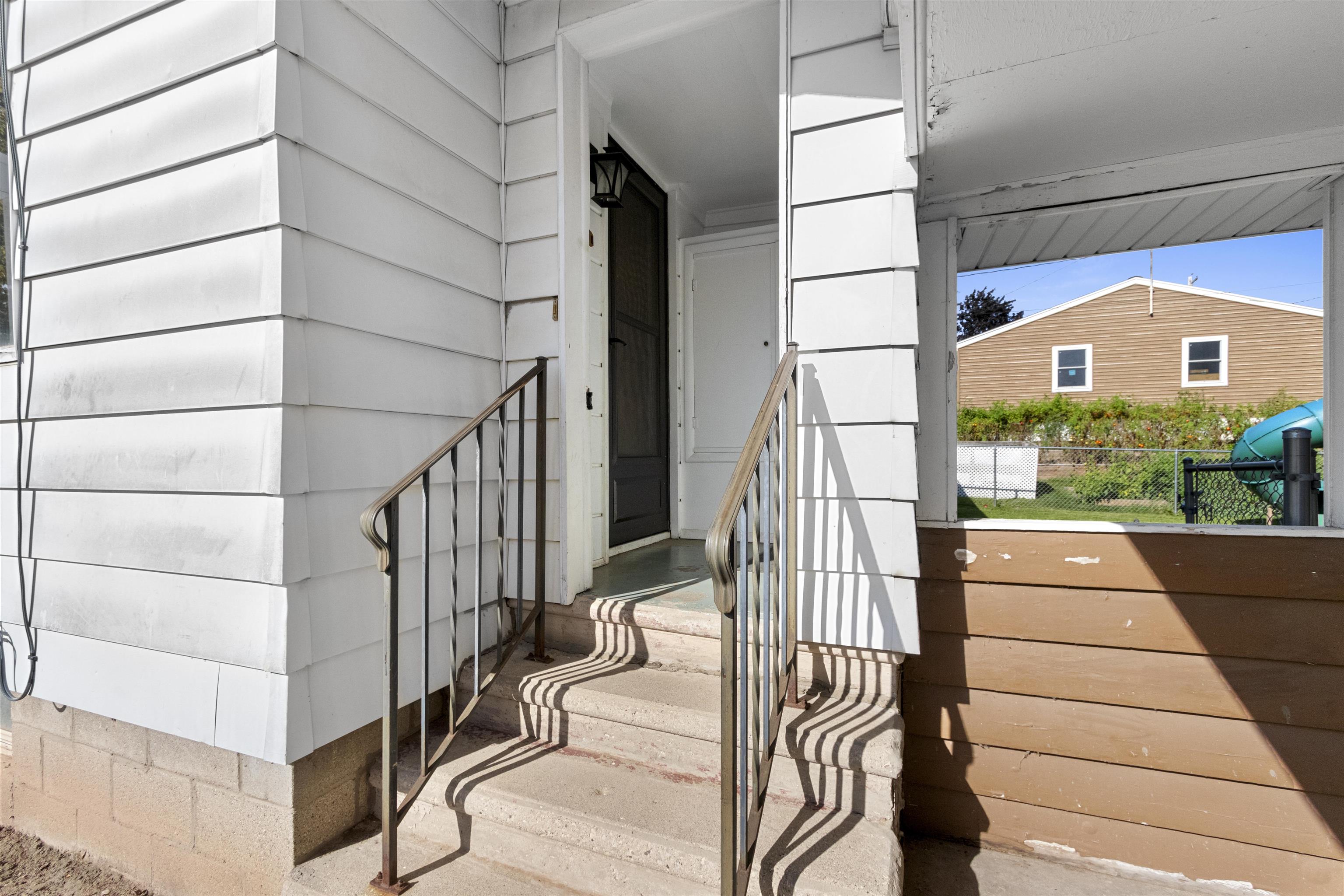 Green Bay, Wisconsin 54304, United States, 3 Bedrooms Bedrooms, ,2 BathroomsBathrooms,Residential,Active,232520