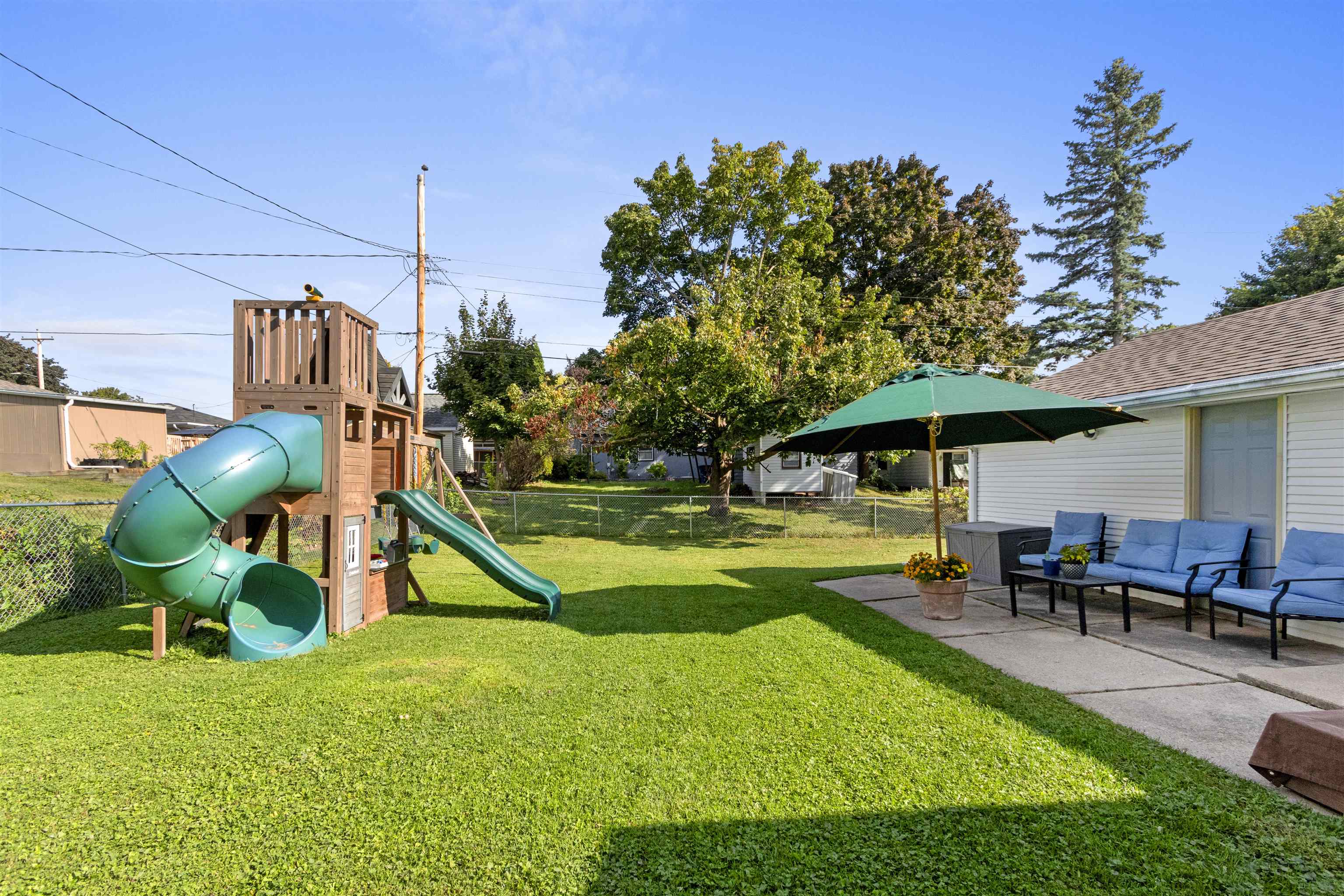 Green Bay, Wisconsin 54304, United States, 3 Bedrooms Bedrooms, ,2 BathroomsBathrooms,Residential,Active,232520