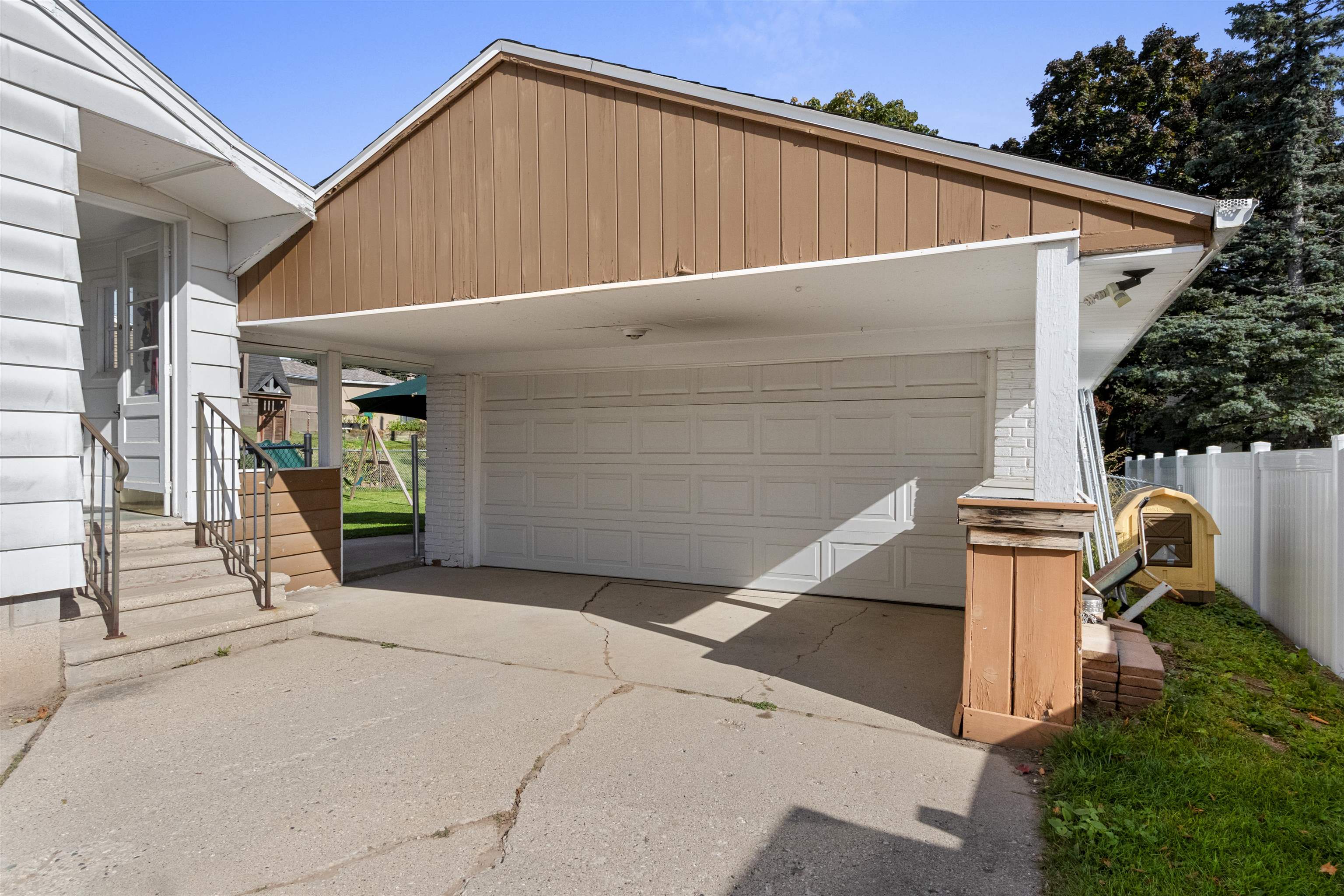 Green Bay, Wisconsin 54304, United States, 3 Bedrooms Bedrooms, ,2 BathroomsBathrooms,Residential,Active,232520