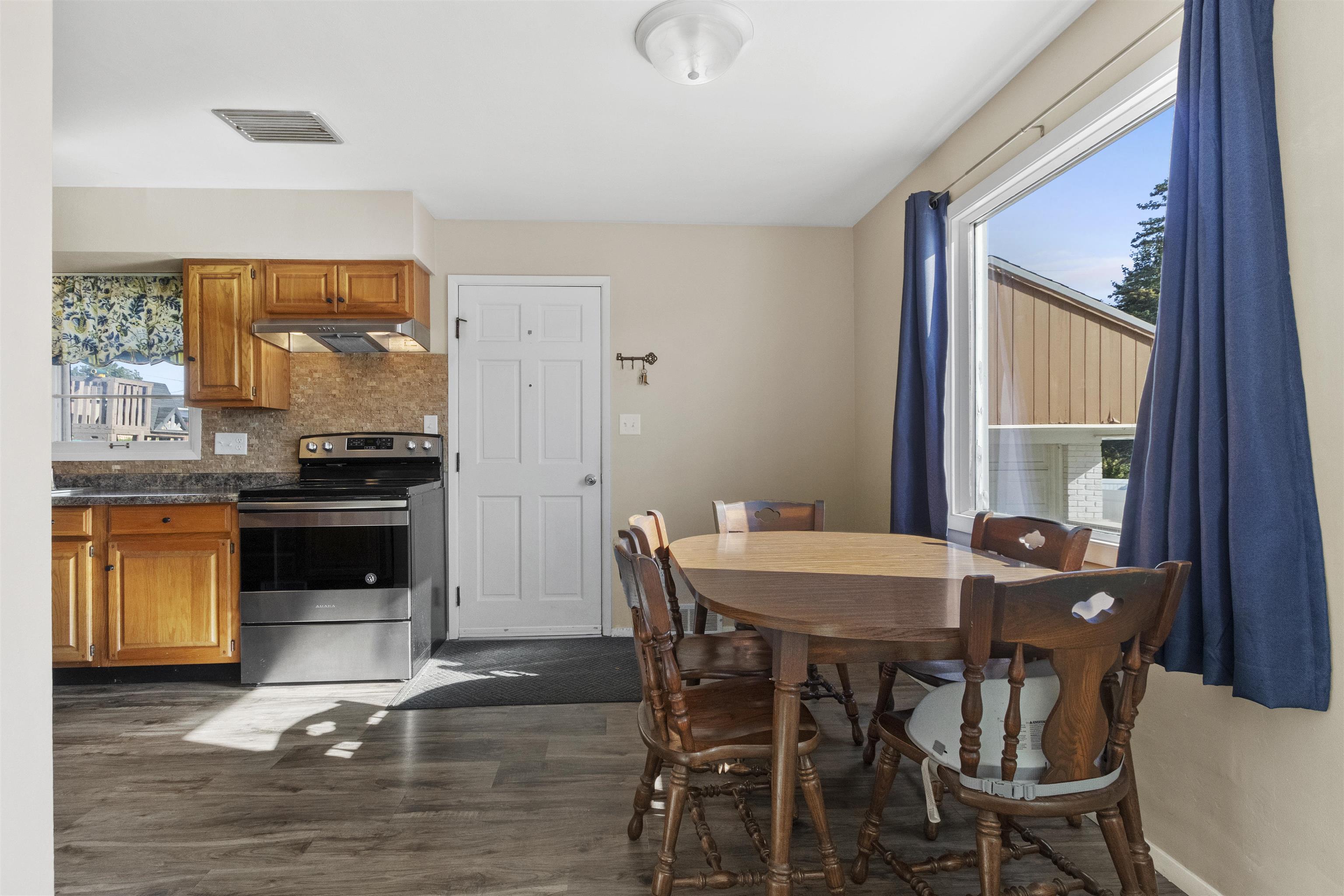 Green Bay, Wisconsin 54304, United States, 3 Bedrooms Bedrooms, ,2 BathroomsBathrooms,Residential,Active,232520