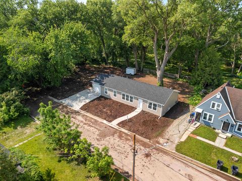 Photo of 856 RIVERLAWN Street, NEENAH, WI 54956 (MLS # 50309530)