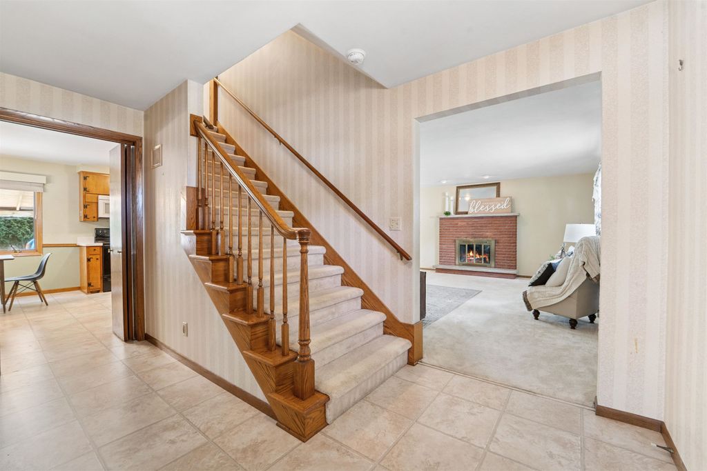 Photo of 513 E GREENFIELD Street, APPLETON, WI 54911 (MLS # 50315134)