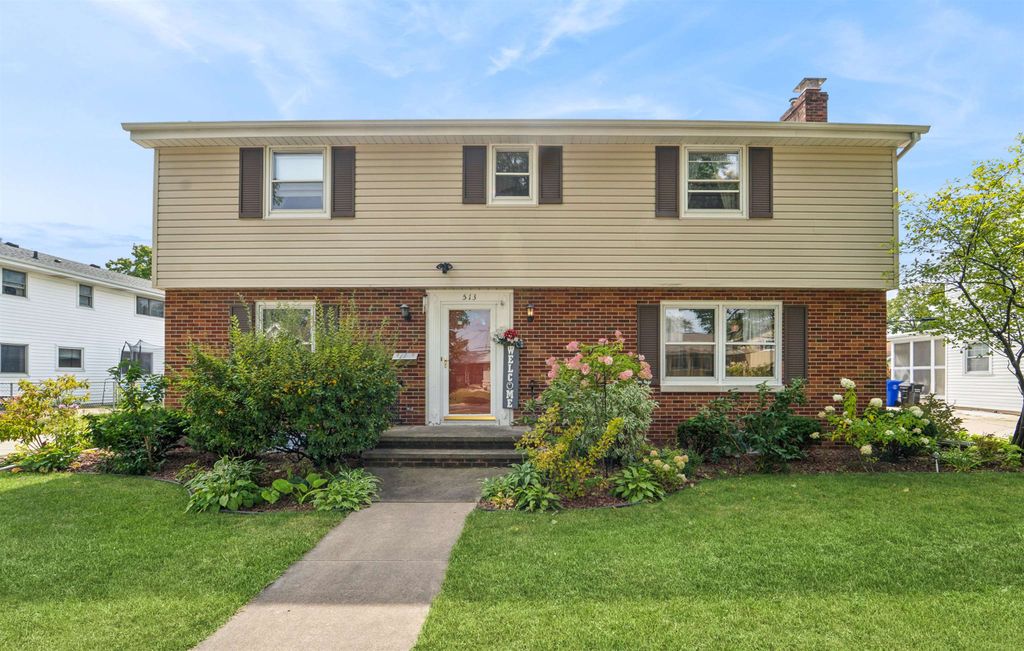 Photo of 513 E GREENFIELD Street, APPLETON, WI 54911 (MLS # 50315134)