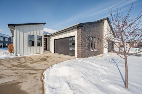 Photo of 396 ALDON Circle, GREEN BAY, WI 54304 (MLS # 50319670)