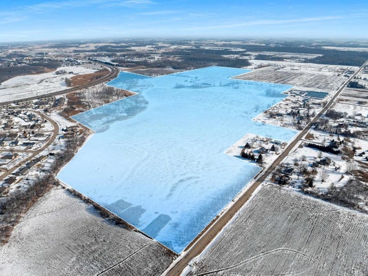 3700 LUXEMBURG RD, GREEN BAY, WI 54229 - Image d3cd34759bbfbbfd977cfd3f4c0d89fd/4071731396