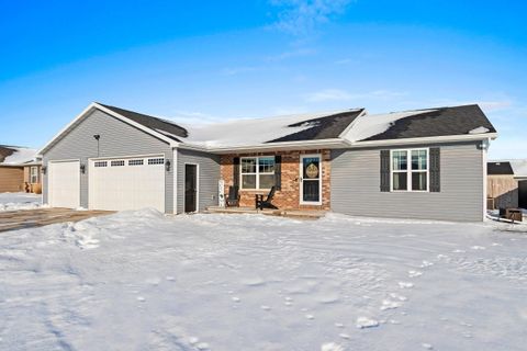 Photo of 1416 MERA Lane, KAUKAUNA, WI 54130 (MLS # 50319237)