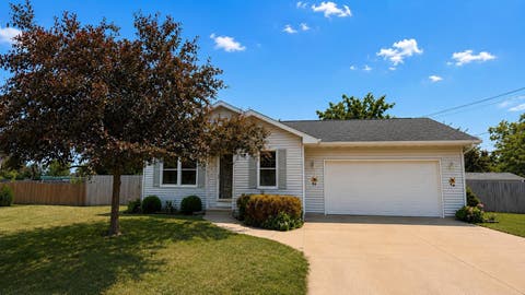 Photo of 3720 PURPLE CREST Court, OSHKOSH, WI 54901 (MLS # 50330236)