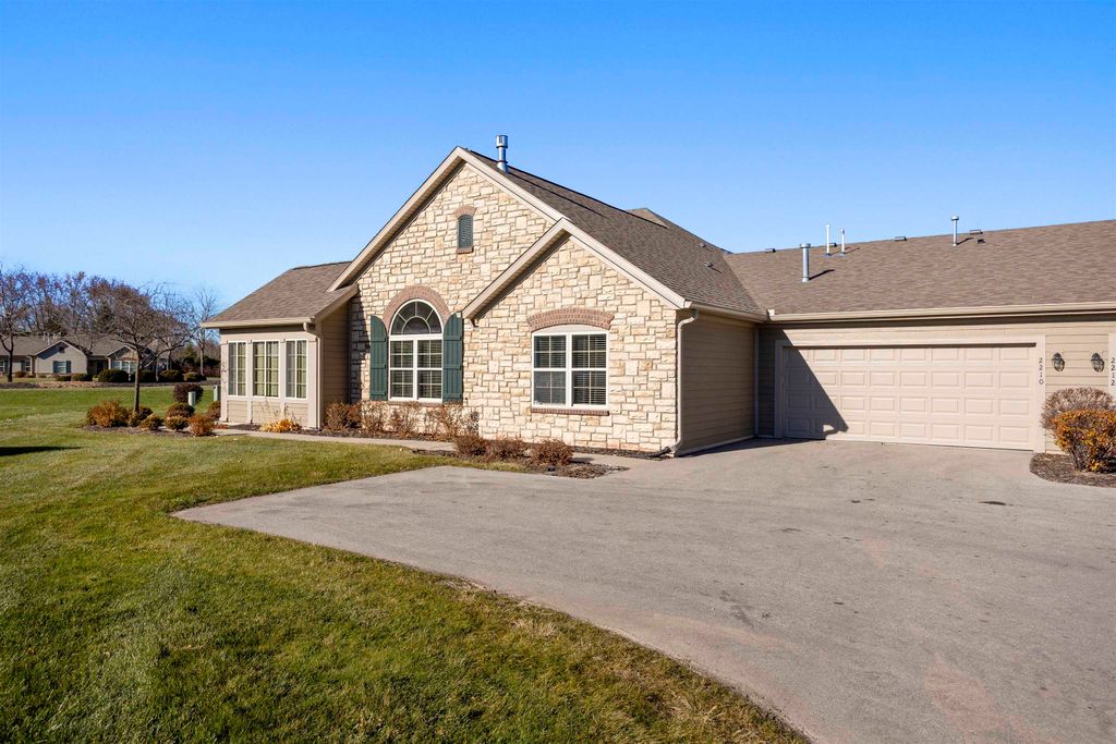 Photo of 2210 E TUSCANY Way, APPLETON, WI 54913 (MLS # 50318363)