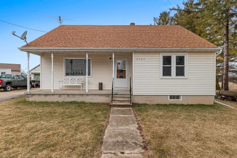 Photo of 3765 WAYSIDE Road, GREENLEAF, WI 54126 (MLS # 50323204)