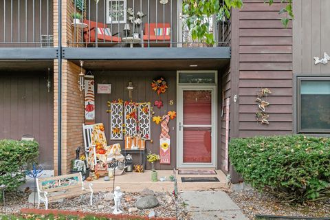 Photo of 1809 ALCAN Drive #5, MENASHA, WI 54952 (MLS # 50317335) Photo of 1809 ALCAN Drive #5, MENASHA, WI 54952 (MLS # 50317335)