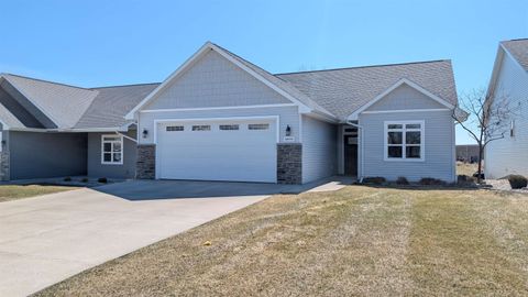 Photo of 4499 W TRASINO Way, APPLETON, WI 54913 (MLS # 50323371)