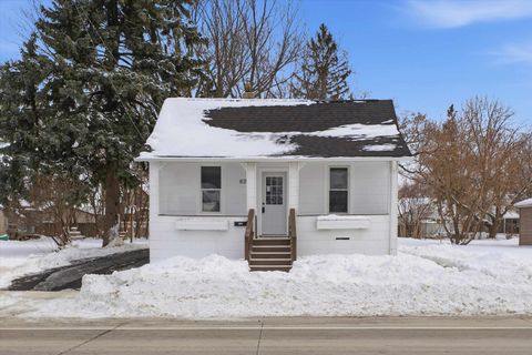 Photo of 839 RACINE Street, MENASHA, WI 54952 (MLS # 50319174)