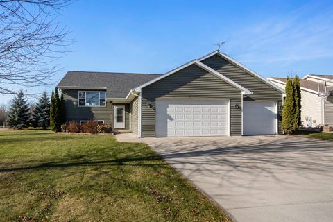 Photo of 2290 LADYBIRD Drive, NEENAH, WI 54956 (MLS # 50318350)