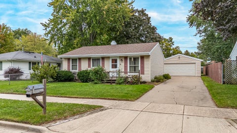 Photo of 2124 S FOUNTAIN Avenue, APPLETON, WI 54915 (MLS # 50332938)