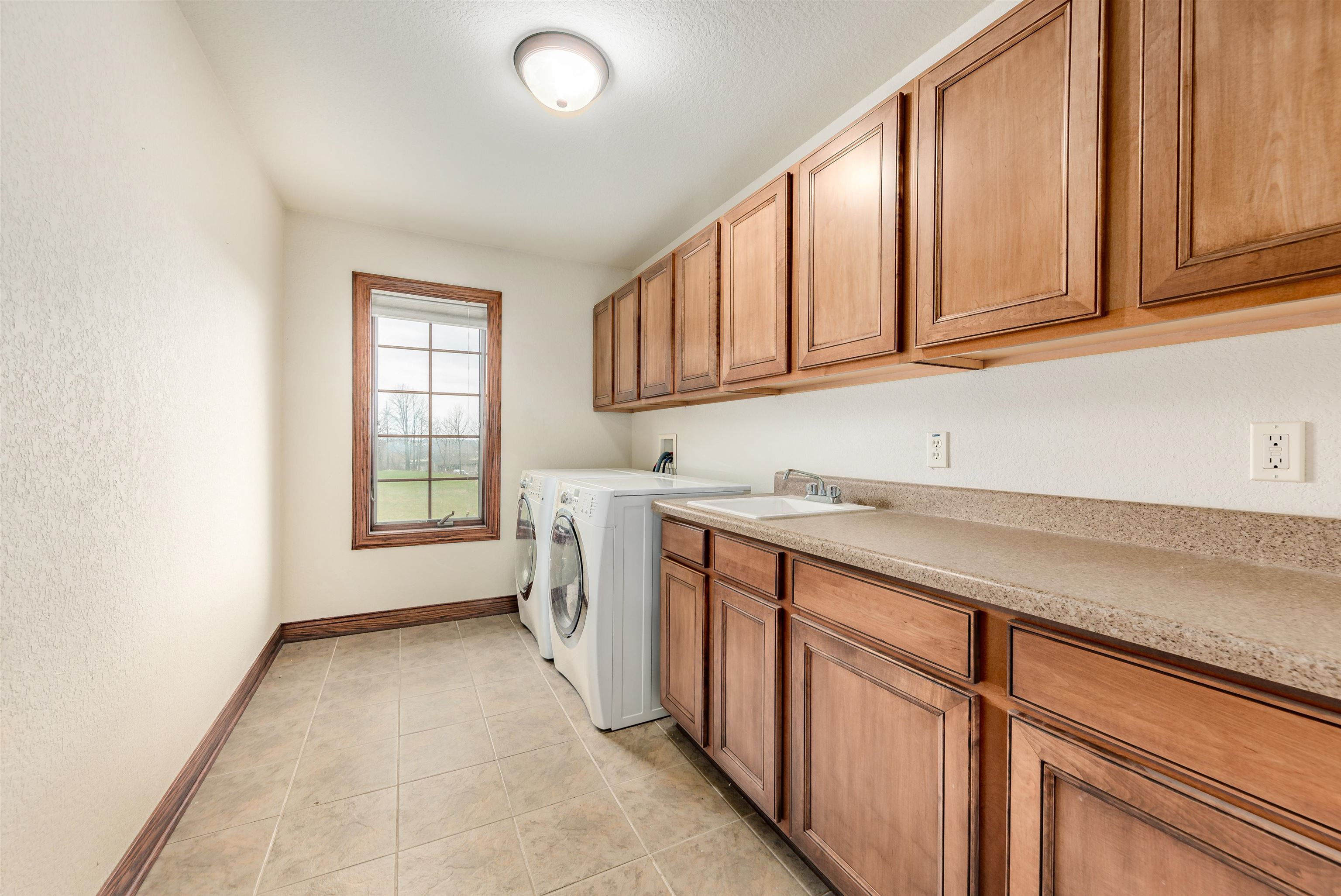 Fredonia, Wisconsin 53021, United States, 5 Bedrooms Bedrooms, ,5 BathroomsBathrooms,Residential,Active,204813