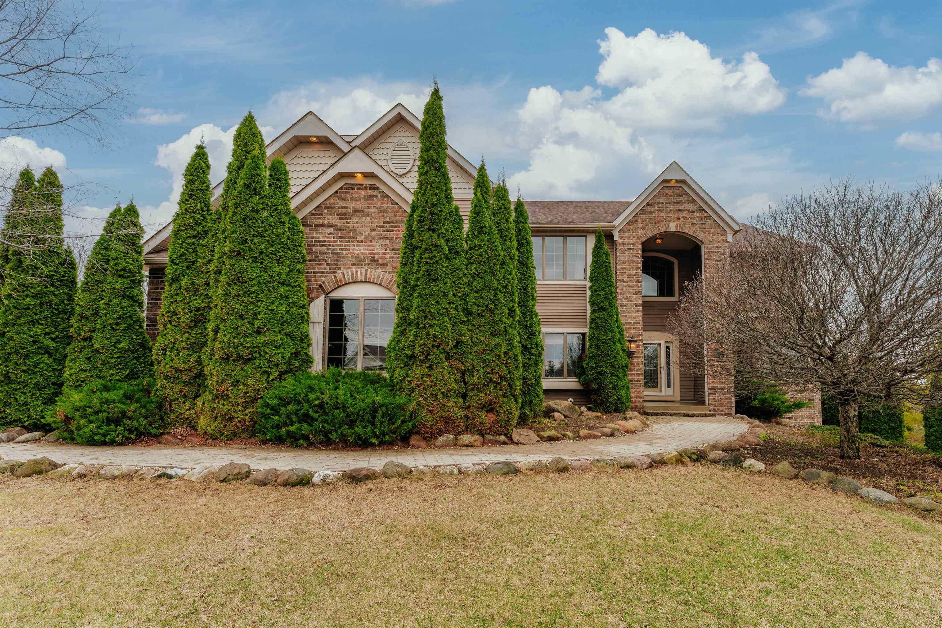 Fredonia, Wisconsin 53021, United States, 5 Bedrooms Bedrooms, ,5 BathroomsBathrooms,Residential,Active,204813