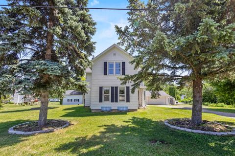 Photo of 6450 S US HWY 45, OSHKOSH, WI 54902 (MLS # 50327433)