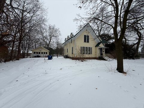 Photo of 52 N MAIN Street, CLINTONVILLE, WI 54929 (MLS # 50319456)