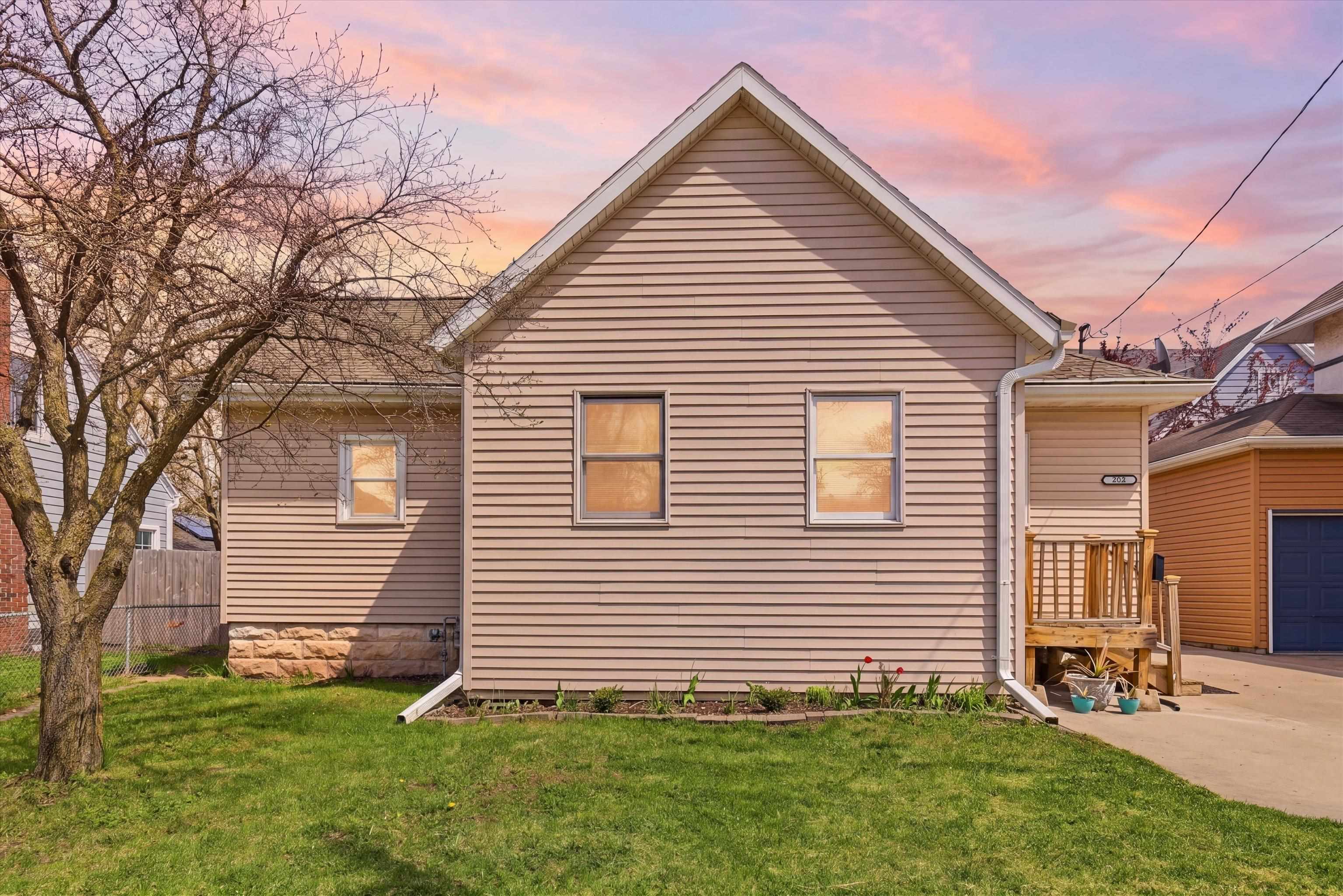 Photo 1 of 20 — 508 N RANKIN Street, APPLETON, WI 54911