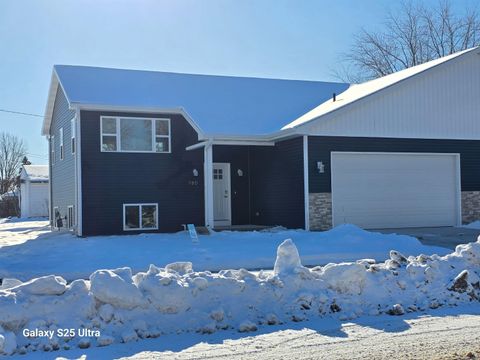 Photo of 980 BYRD Avenue, NEENAH, WI 54956 (MLS # 50317917)