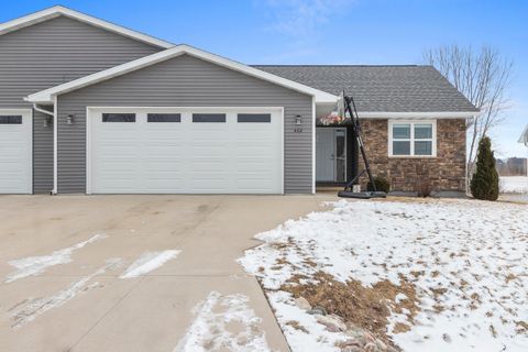 Photo of 402 TRISTAN Drive, SHAWANO, WI 54166 (MLS # 50321560)
