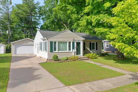Photo of 1253 MARIAN Lane, GREEN BAY, WI 54304 (MLS # 50327202)