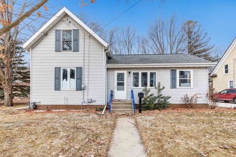 Photo of 814 3RD Street, DE PERE, WI 54115 (MLS # 50321492)