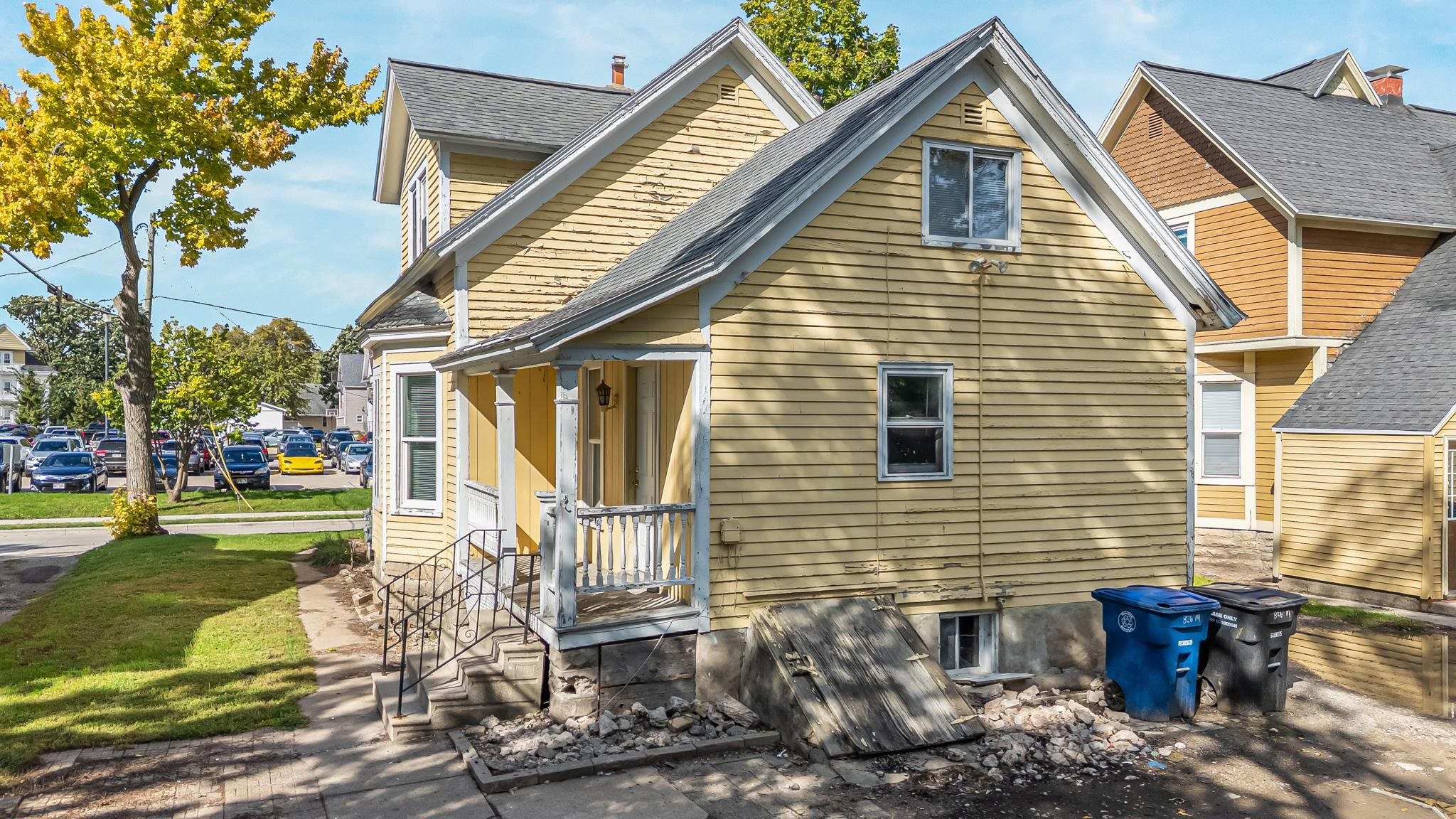 826 MCKINLEY Street