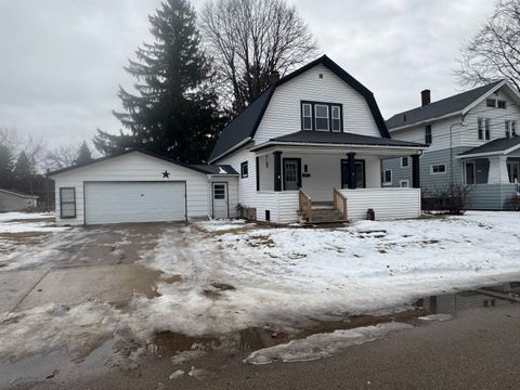 Photo of 618 E DIVISION Street, SHAWANO, WI 54166 (MLS # 50319957)