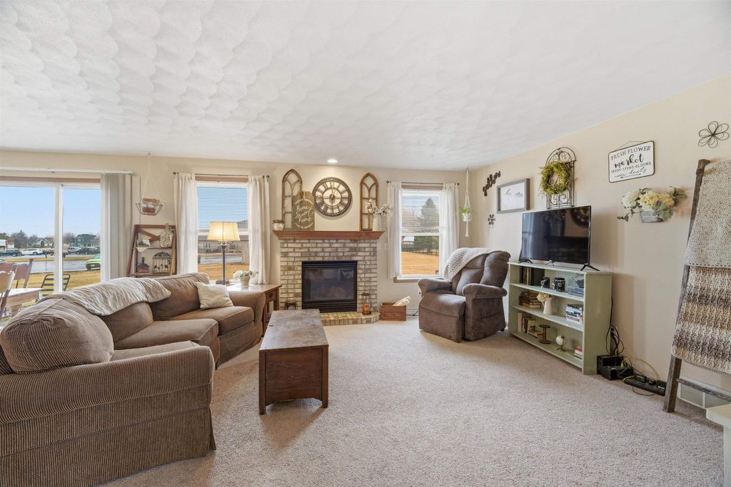 Photo of N9678 HOPFENSPERGER Road, APPLETON, WI 54915 (MLS # 50321992)