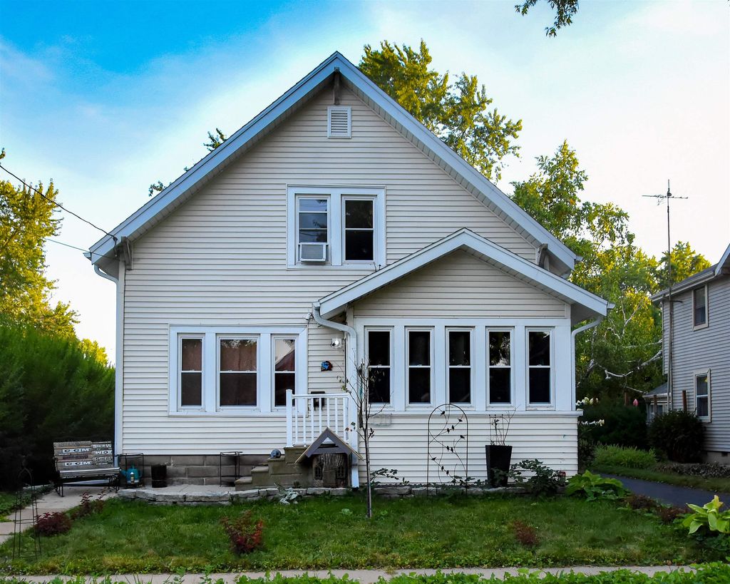 Photo of 1011 W OKLAHOMA Street, APPLETON, WI 54914 (MLS # 50315410)