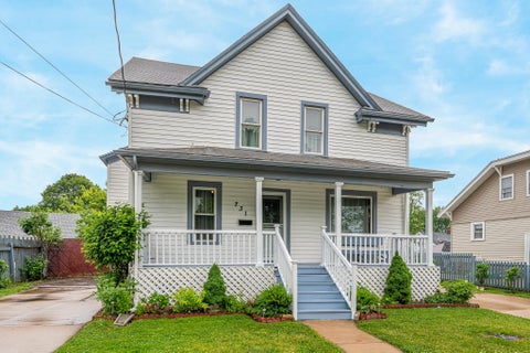 Photo of 731 1ST Street, MENASHA, WI 54952 (MLS # 50327251)