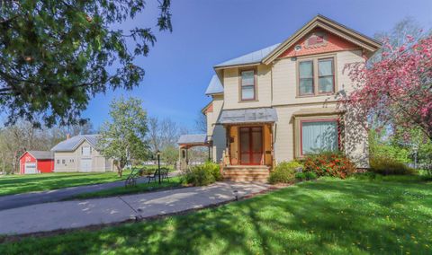 Photo of E3192 APPLE TREE Lane, WAUPACA, WI 54981 (MLS # 50317001)