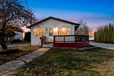 Photo of 846 BELLEVUE Street, GREEN BAY, WI 54302 (MLS # 50319282)