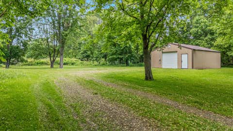 Photo of 825 WELCOME Road, MENASHA, WI 54952 (MLS # 50326990)