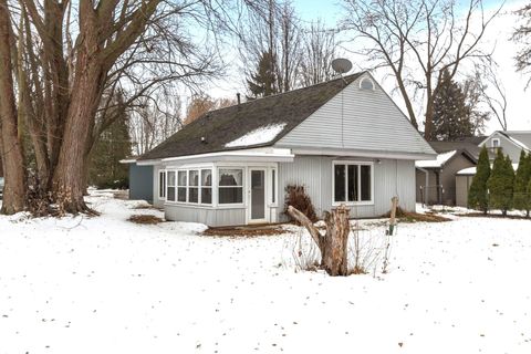Photo of 958 COZY Lane, OSHKOSH, WI 54901 (MLS # 50319590)