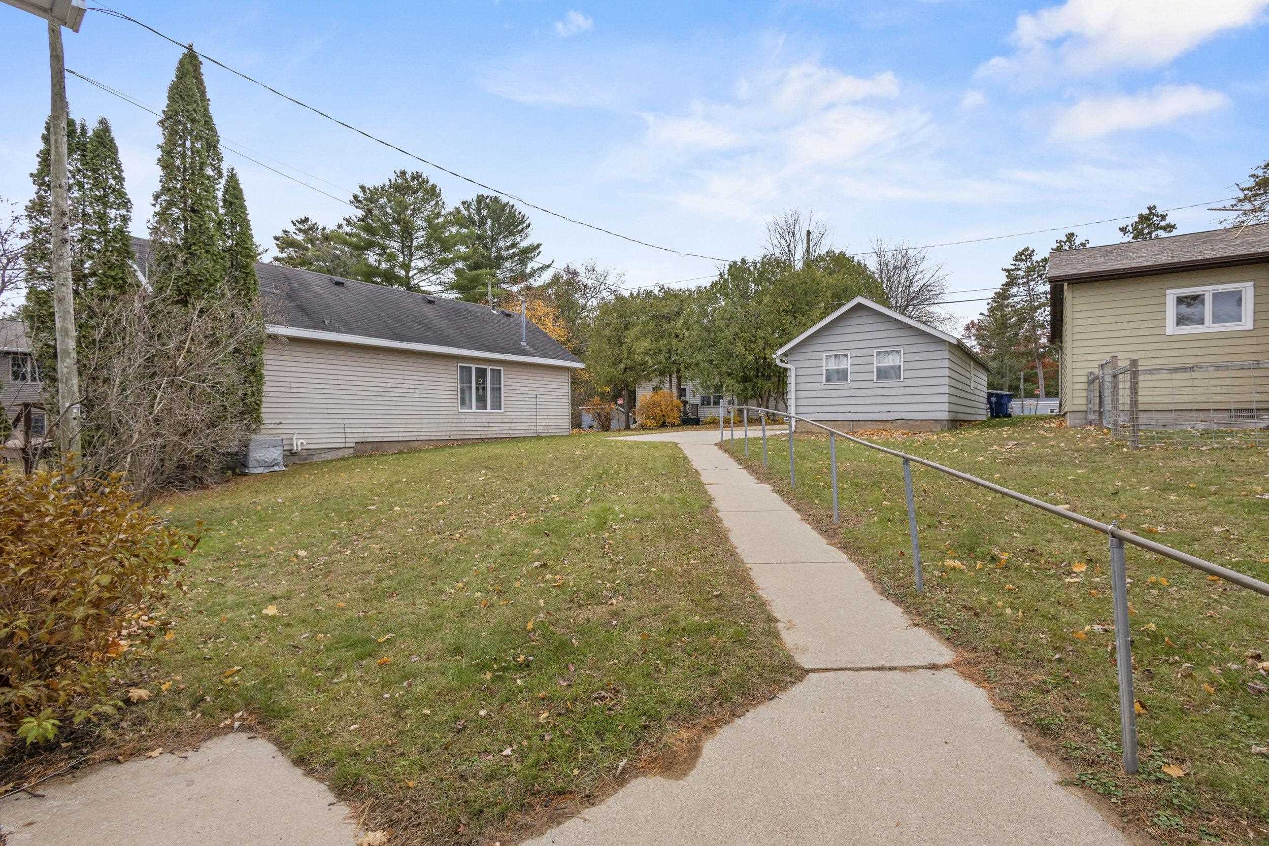 Clintonville, Wisconsin 54929, United States, 4 Bedrooms Bedrooms, ,2 BathroomsBathrooms,Residential,Active,242603