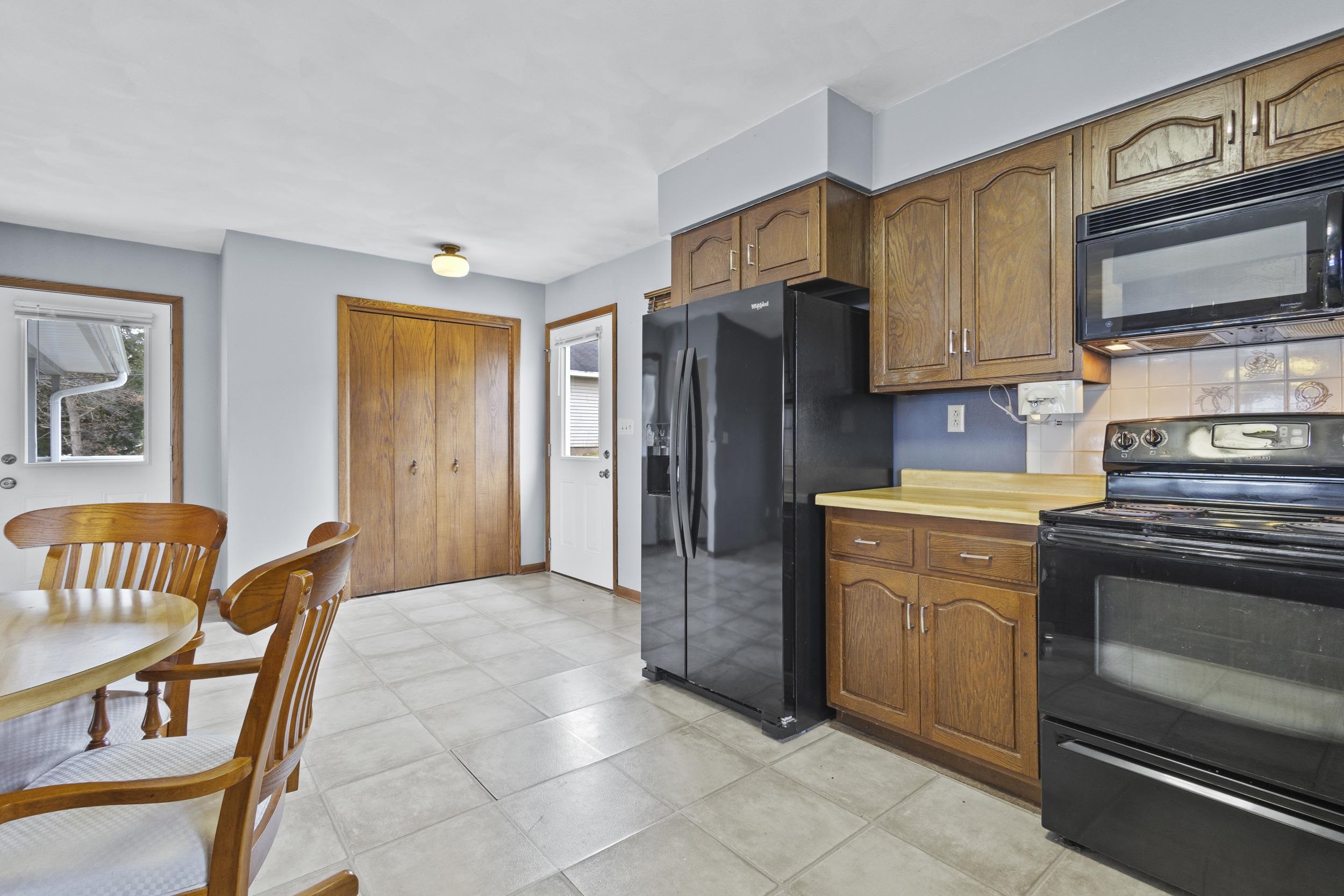 Clintonville, Wisconsin 54929, United States, 4 Bedrooms Bedrooms, ,2 BathroomsBathrooms,Residential,Active,242603