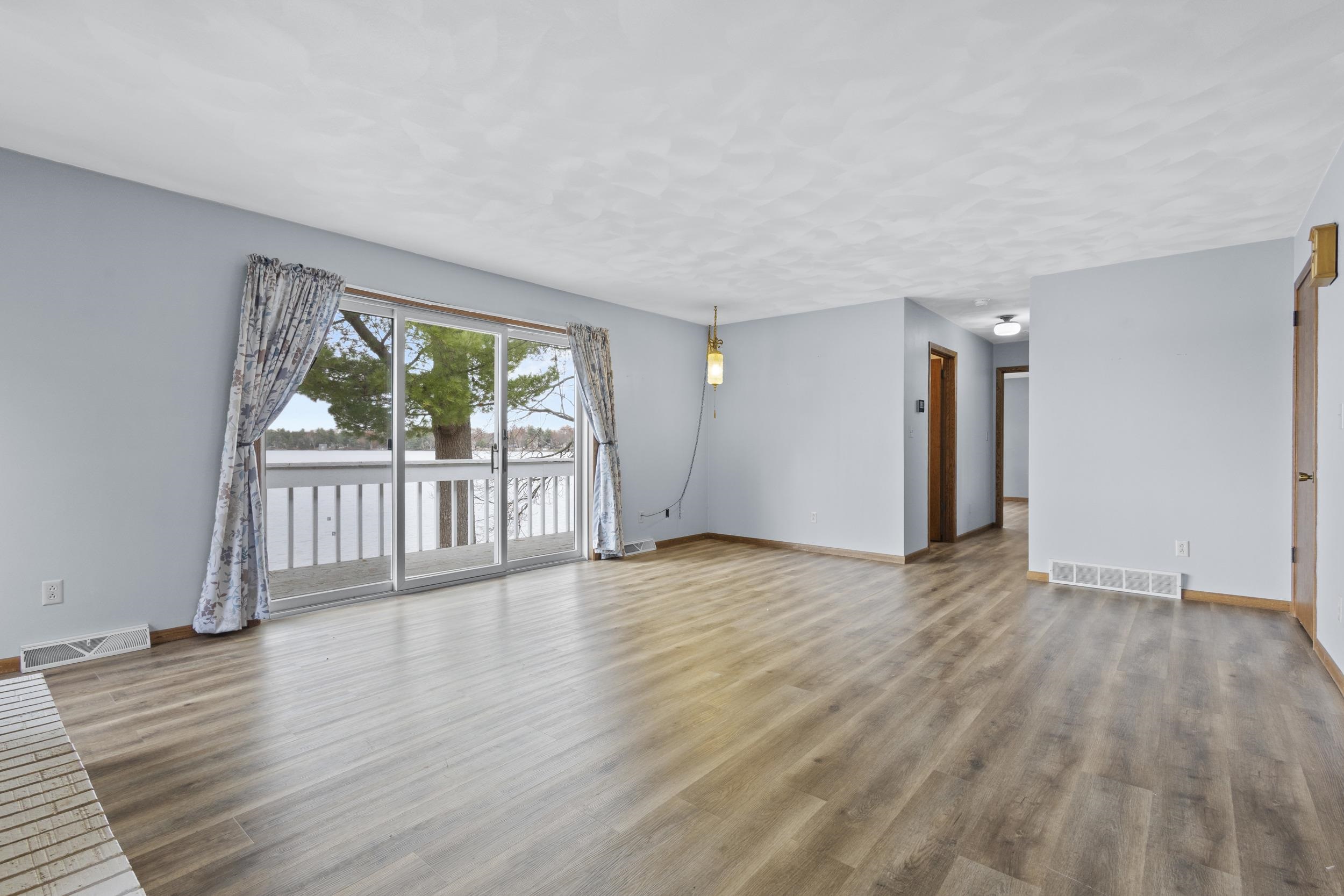 Clintonville, Wisconsin 54929, United States, 4 Bedrooms Bedrooms, ,2 BathroomsBathrooms,Residential,Active,242603