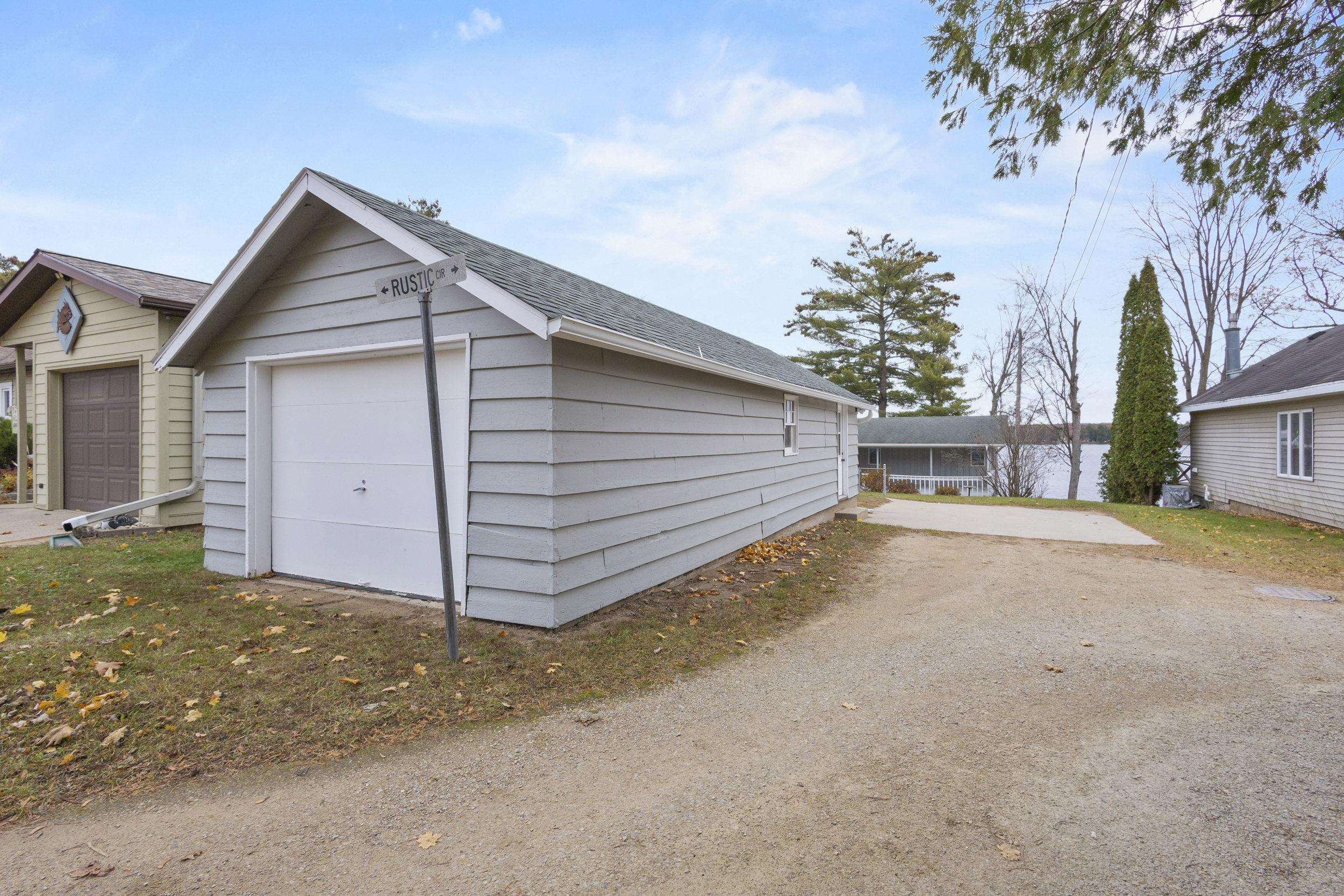 Clintonville, Wisconsin 54929, United States, 4 Bedrooms Bedrooms, ,2 BathroomsBathrooms,Residential,Active,242603